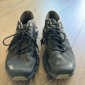 Black OnCloud running sneaker